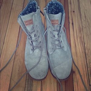 Toms taupe boots (women’s 7)